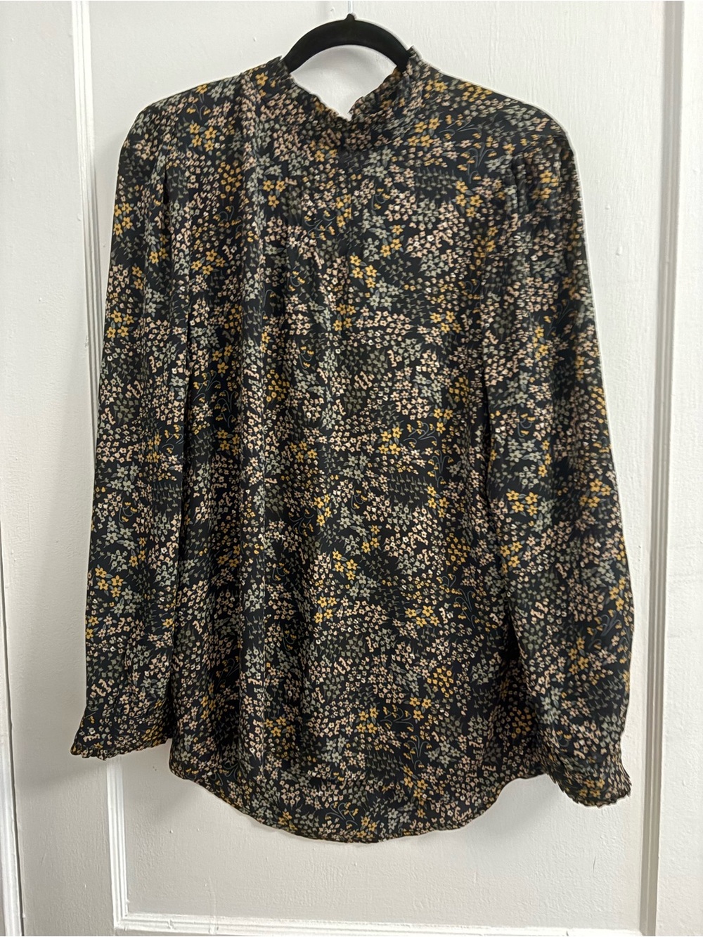 Reitmans Long-Sleeve Floral Mock Neck Blouse in Black and Mustard XL
